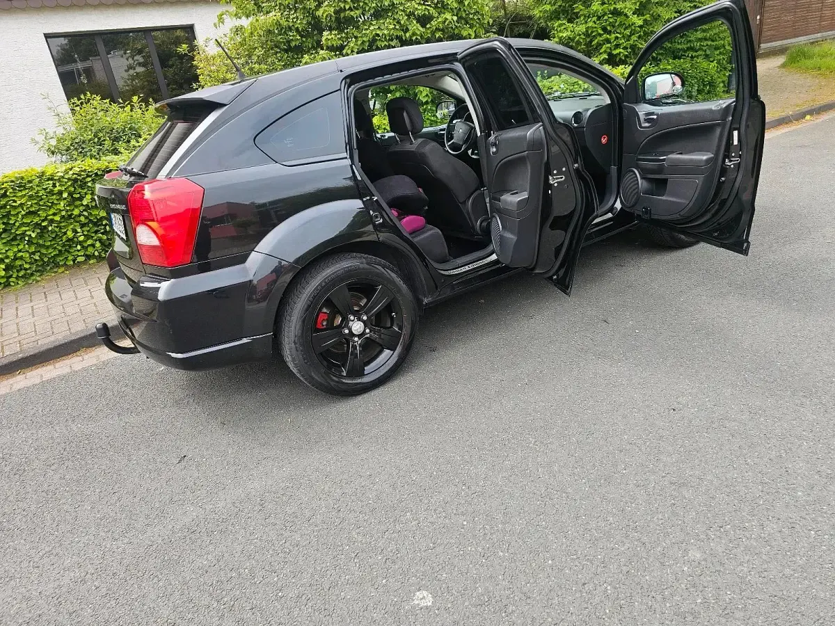 Gebraucht Dodge Caliber 156 PS (114 kW) 2011 Schwarz Kleinwagen
