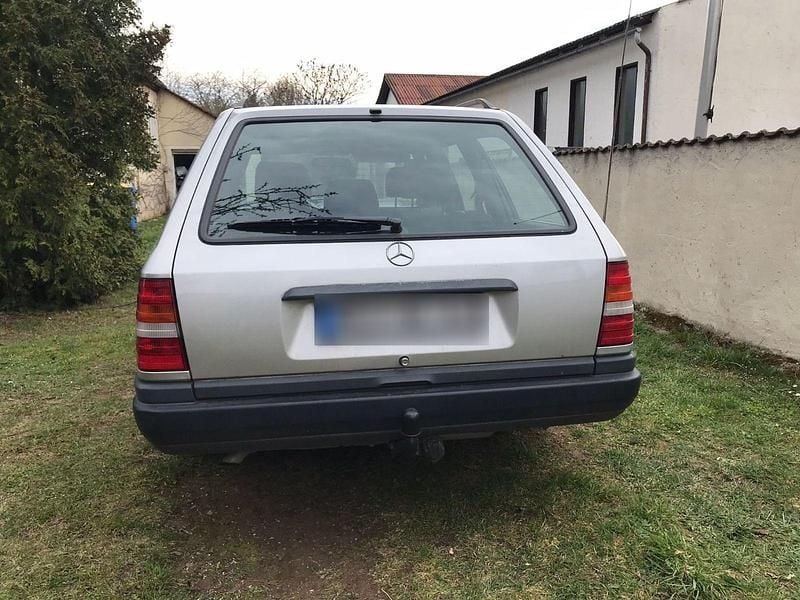 Gebraucht Mercedes E230 136 PS (100 kW) 1989 Silber Kombi