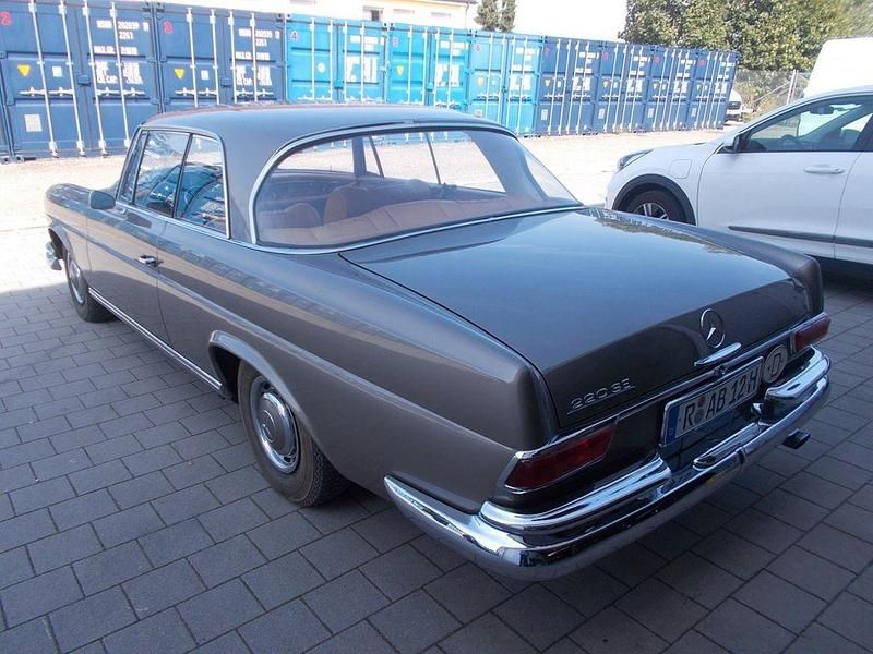 Gebraucht Mercedes 220 120 PS (88 kW) 1965 Braun Coupé