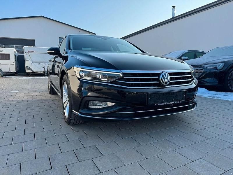 Schwarz Gebraucht 2020 VW Passat Elegance Limousine | 24.990 € (Teuer) - Bild 1/4