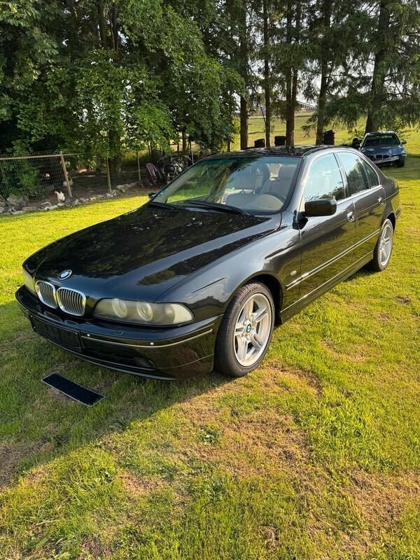 Schwarz Gebraucht 2002 BMW 540 Limousine | 6.500 € (Fairer Preis) - Bild 1/4