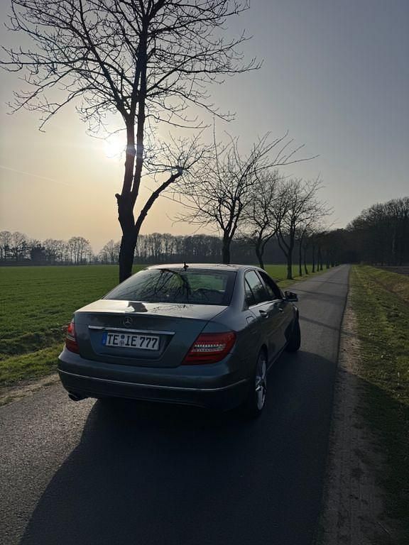 Gebraucht Mercedes C220 Elegance 170 PS (125 kW) 2011 Grau Limousine