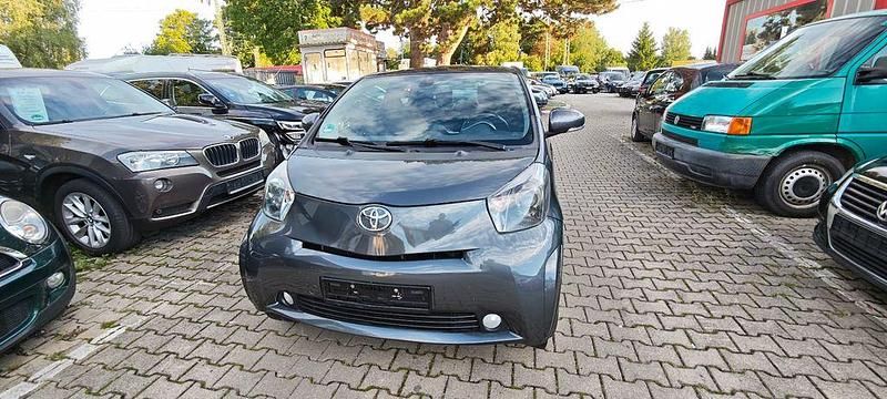 Grau Gebraucht 2010 Toyota iQ Kleinwagen | 3.499 € (Superpreis) - Bild 1/4