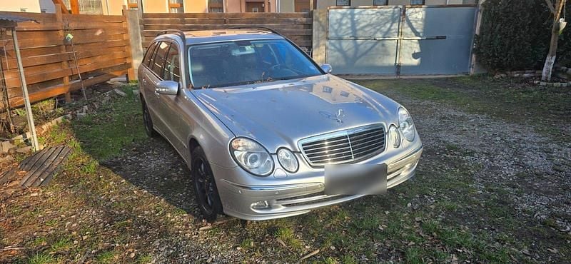Gebraucht Mercedes E320 Avantgarde 224 PS (164 kW) 2004 Violet Kombi