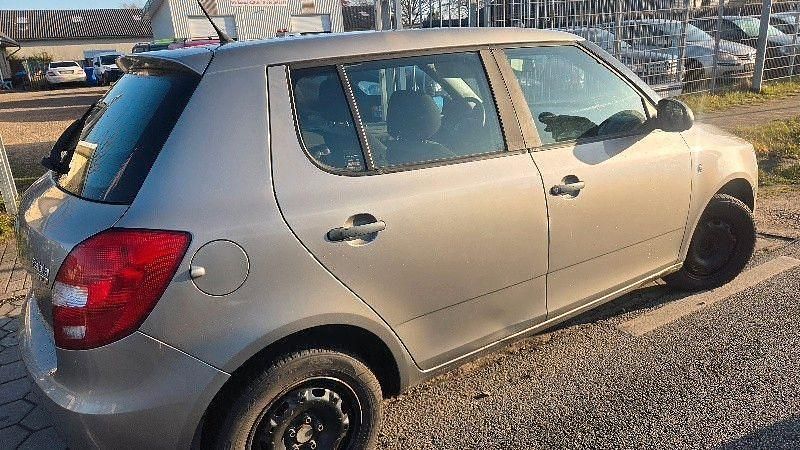 Gebraucht Skoda Fabia Classic 69 PS (50 kW) 2009 Beige Limousine