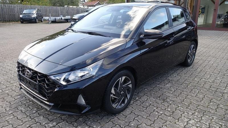 Schwarz Gebraucht 2023 Hyundai i20 Trend Limousine | 16.600 € (Guter Preis) - Bild 1/4