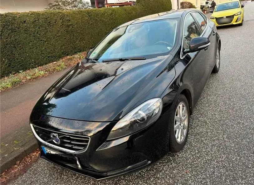 Gebraucht Volvo V40 114 PS (83 kW) 2012 Schwarz Kleinwagen