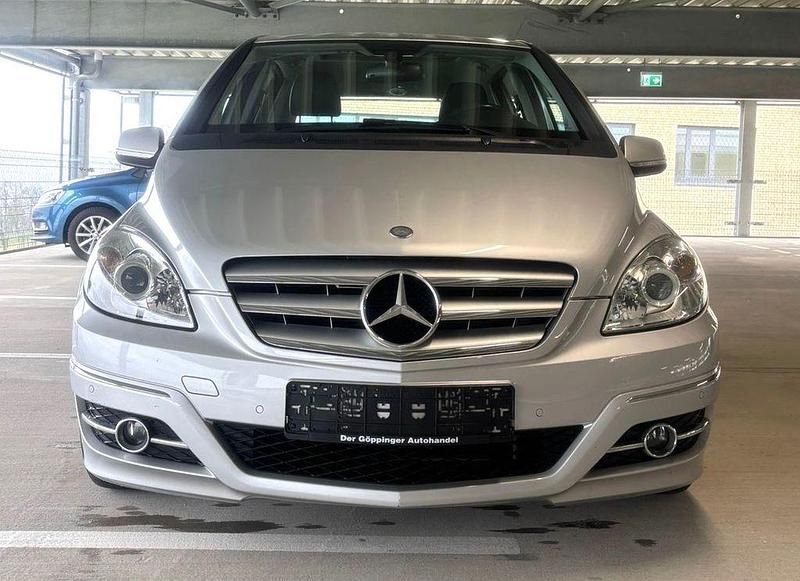 Gebraucht Mercedes B160 95 PS (69 kW) 2009 Silber Van / Kleinbus