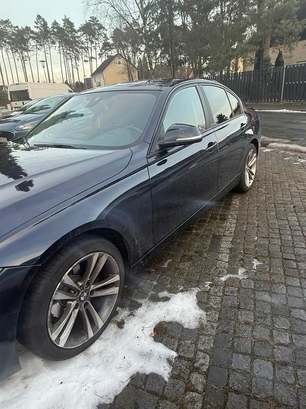 Gebraucht BMW 318 143 PS (105 kW) 2013 Blau Limousine