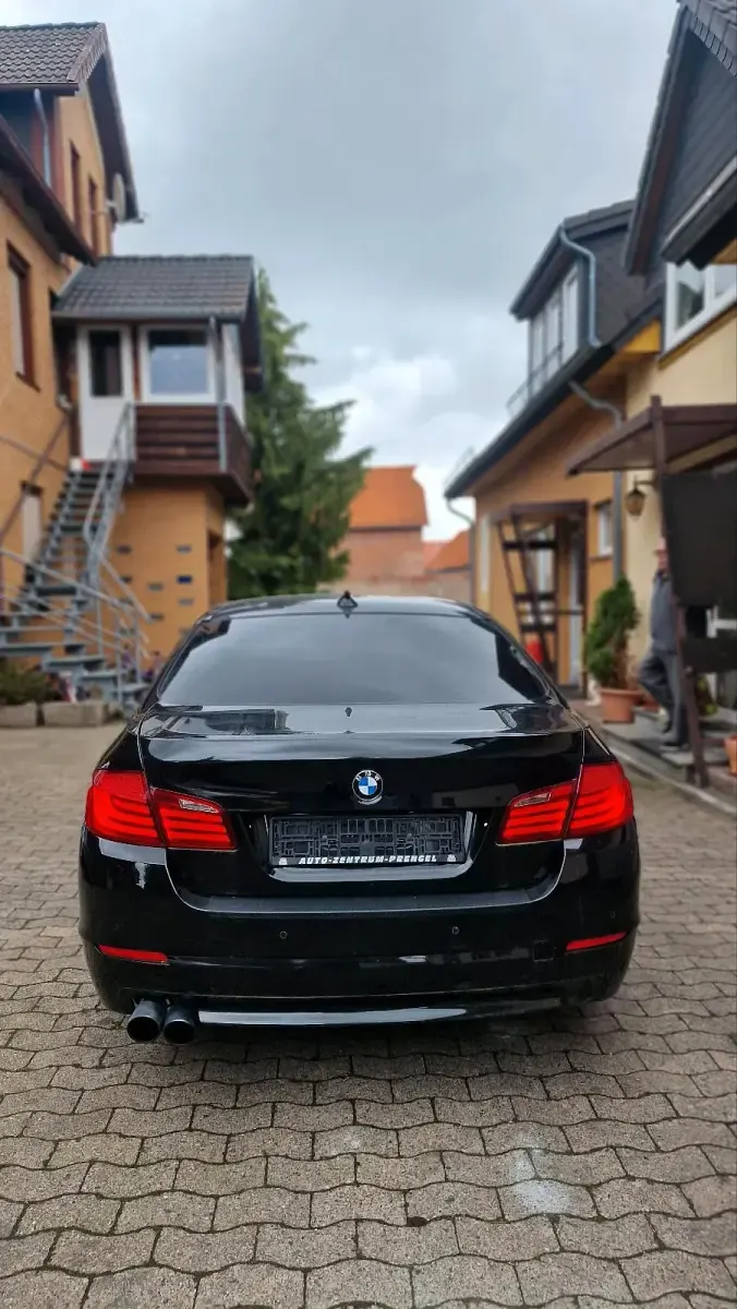 Gebraucht BMW 520 184 PS (135 kW) 2011 Schwarz Limousine