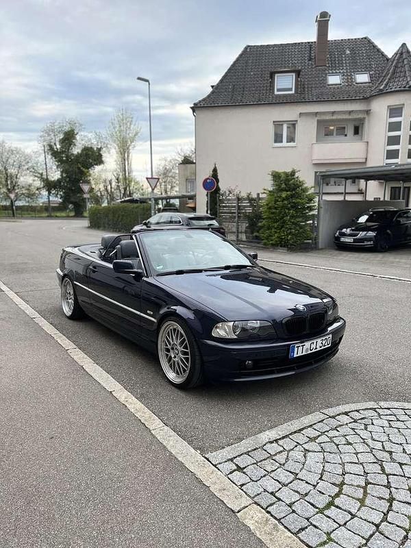 Blau Gebraucht 2001 BMW 320 Cabriolet Cabrio | 8.500 € (Etwas zu teuer) - Bild 1/4