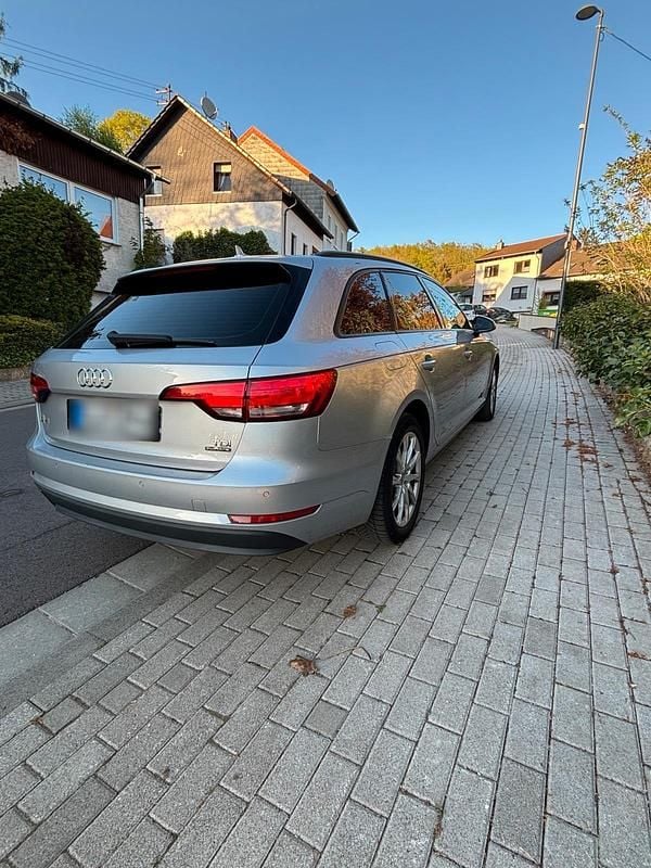 Używany Audi A4 190 KM (139 kW) 2017 Srebrny Kombi