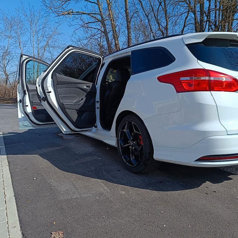 Gebraucht Ford Focus Sport 250 PS (183 kW) 2018 Weiß Kombi