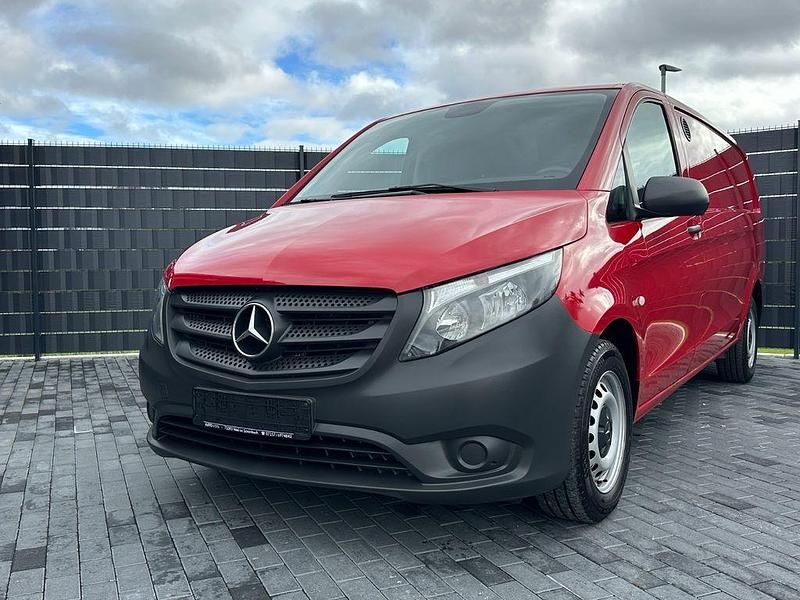 Rot Gebraucht 2021 Mercedes Vito Van / Kleinbus | 16.990 € (Superpreis) - Bild 1/4