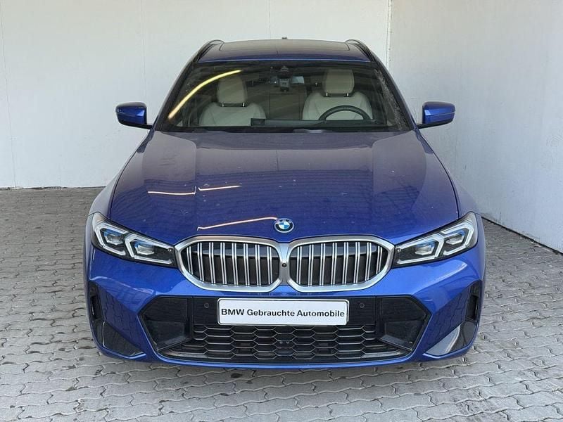 Blau Gebraucht 2025 BMW 330e M Sport Limousine | 47.680 € (Superpreis) - Bild 1/4