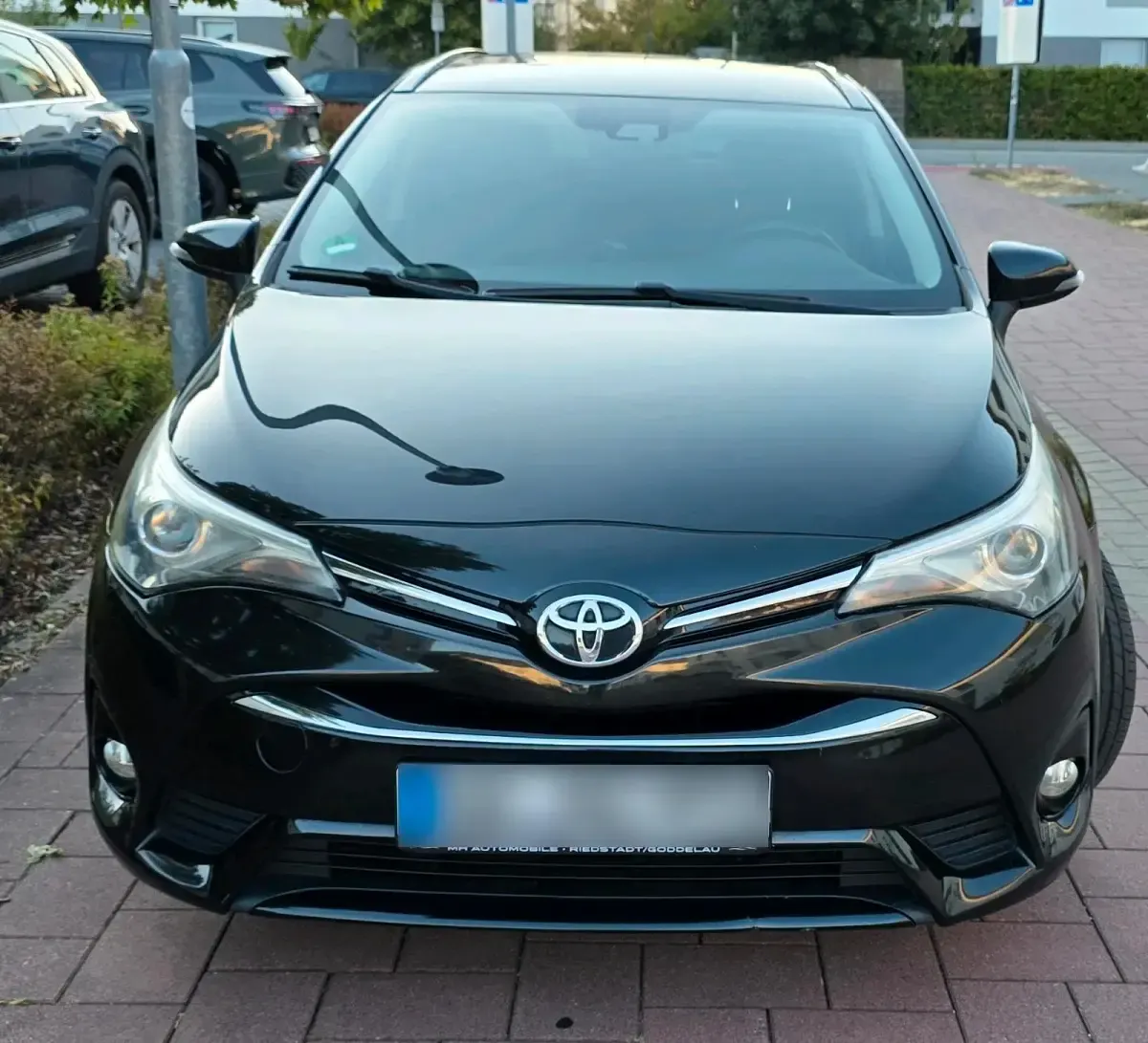 Gebraucht Toyota Avensis 112 PS (82 kW) 2016 Schwarz Kombi