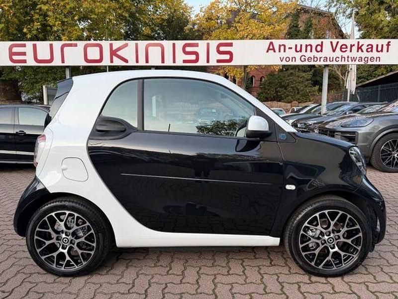 Schwarz Gebraucht 2022 Smart ForTwo Electric Drive Kleinwagen | 15.999 € (Teuer) - Bild 1/4