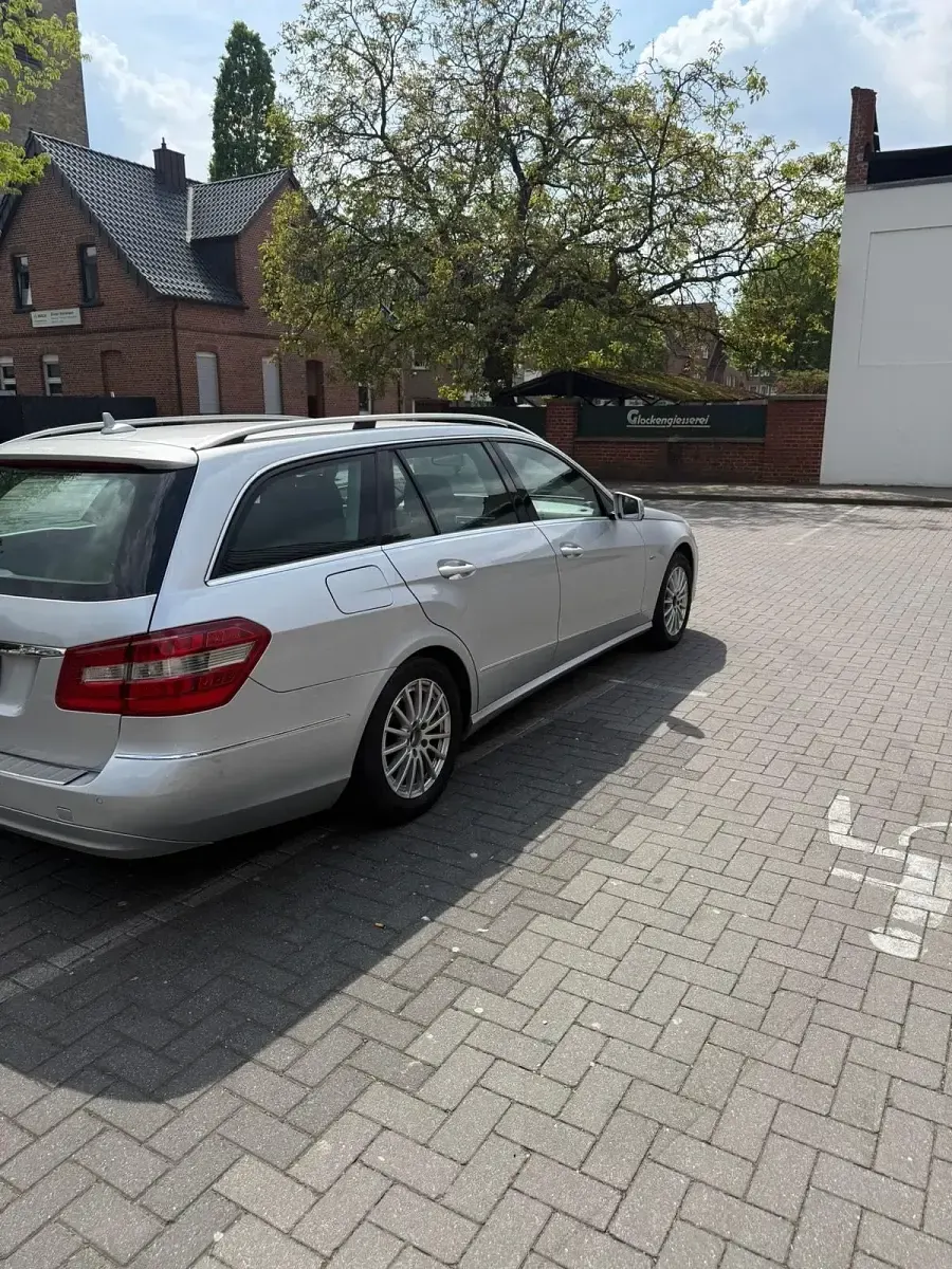 Gebraucht Mercedes E220 170 PS (125 kW) 2010 Silber Kombi