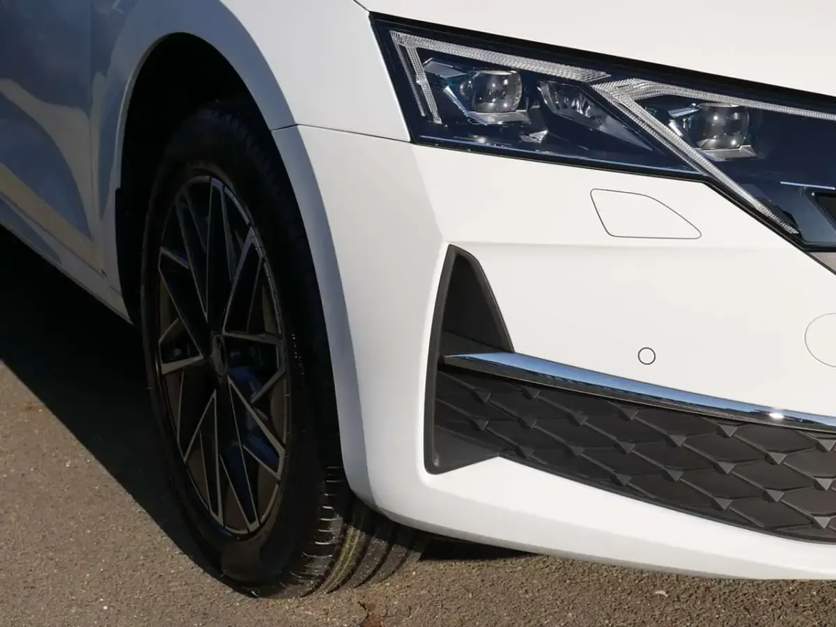 Neu Skoda Octavia 150 PS (110 kW) 2026 Moon weiss Kombi