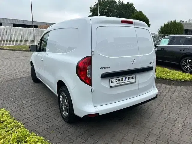 Gebraucht Mercedes Citan 110 102 PS (75 kW) 2023 Arktikweiss Van / Kleinbus