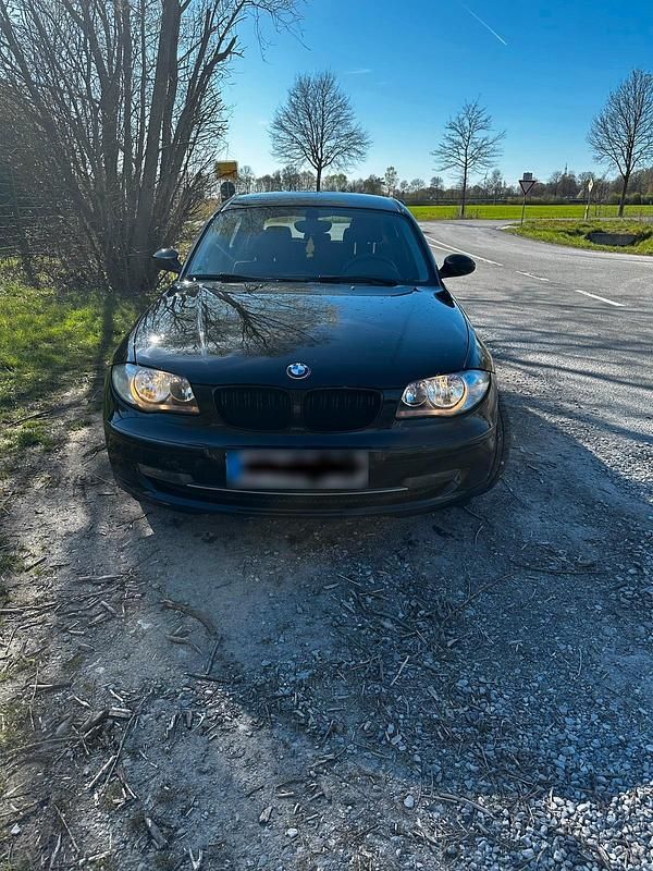 Gebraucht BMW 116 122 PS (89 kW) 2010 Schwarz Kleinwagen