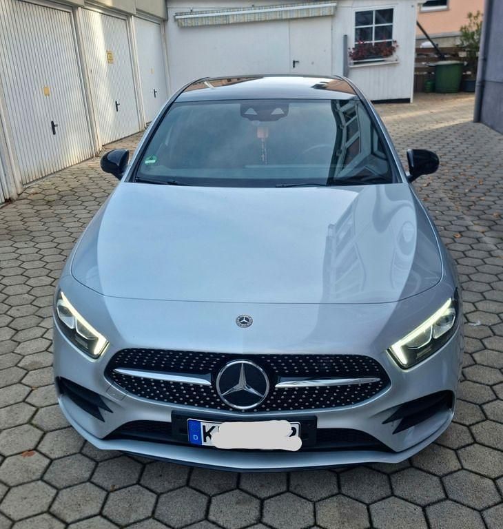Grau Gebraucht 2019 Mercedes A200 AMG line Limousine | 24.000 € (Fairer Preis) - Bild 1/4