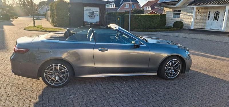 Gebraucht Mercedes E200 AMG 197 PS (144 kW) 2023 Grau Cabrio