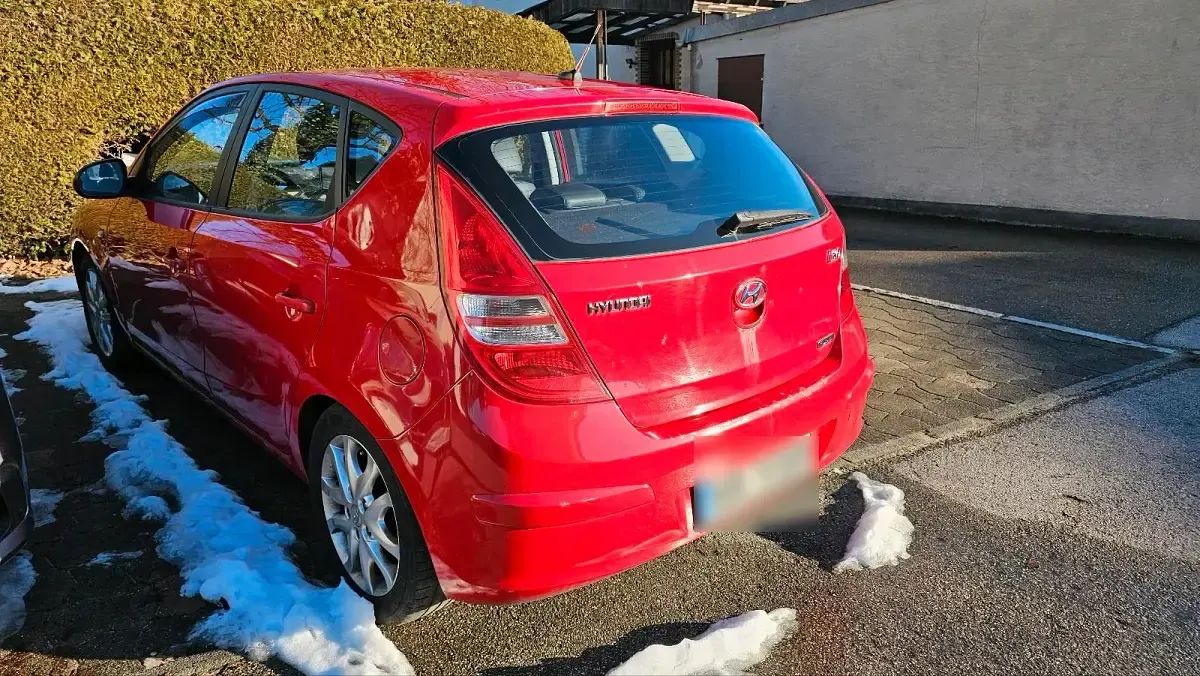 Gebraucht Hyundai i30 116 PS (85 kW) 2008 Rot Kleinwagen