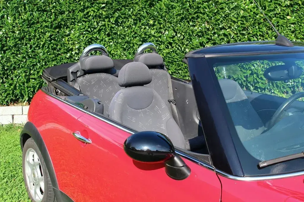 Käytetty Mini One Cabriolet 90 HP (66 kW) 2007 Punainen Avoauto