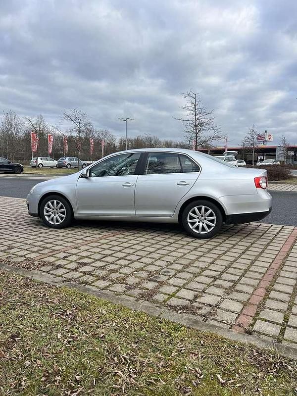 Gebraucht VW Jetta Highline 122 PS (89 kW) 2009 Limousine