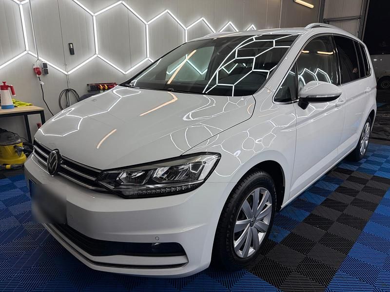 Gebraucht VW Touran Pro 150 PS (110 kW) 2021 Weiß Van / Kleinbus
