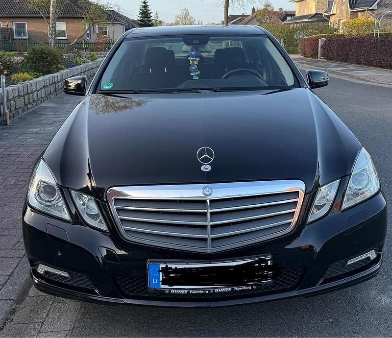 Gebraucht Mercedes E250 204 PS (150 kW) 2010 Schwarz Limousine