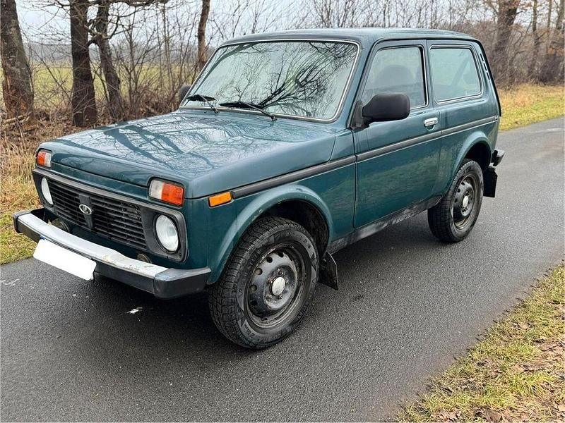Gebraucht Lada niva 82 PS (60 kW) 2010 Grün SUV