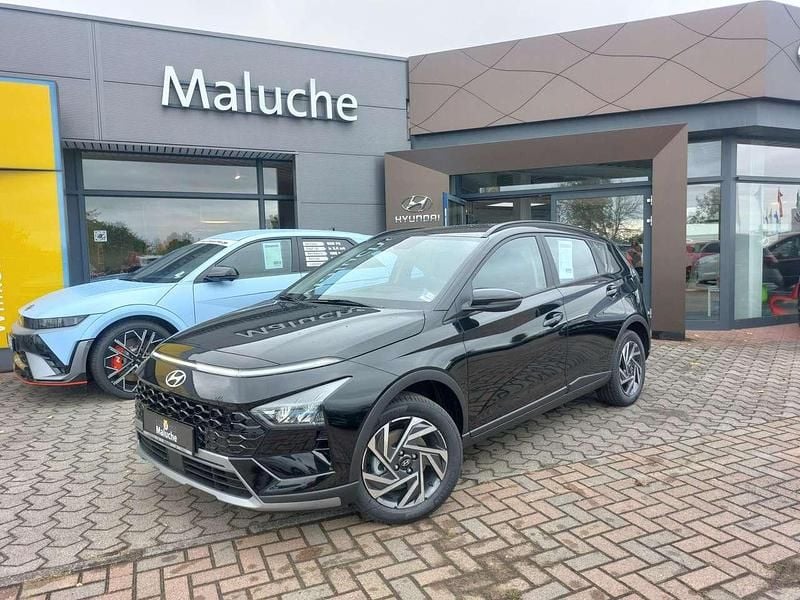 Phantom black / met Gebraucht 2024 Hyundai Bayon Trend SUV | 18.840 € (Guter Preis) - Bild 1/4