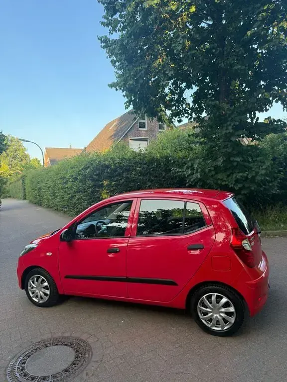 Gebraucht Hyundai i10 Edition 69 PS (50 kW) 2012 Rot Kleinwagen
