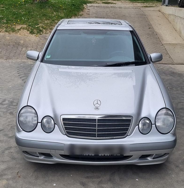 Silber Gebraucht 2000 Mercedes E200 Limousine | 3.900 € (Guter Preis) - Bild 1/4