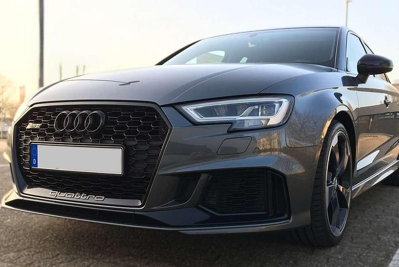 Gebraucht Audi RS3 Comfort 400 PS (294 kW) 2018 Grau Limousine