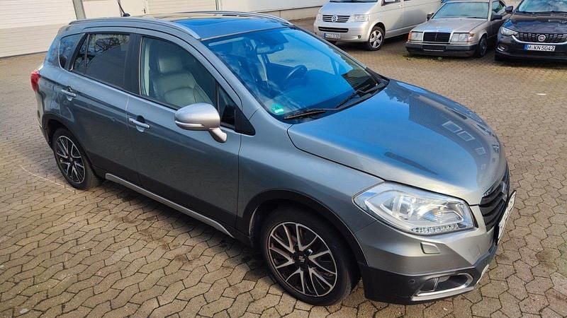 Gebraucht Suzuki SX4 S-Cross Limited+ 120 PS (88 kW) 2015 Grau Kleinwagen