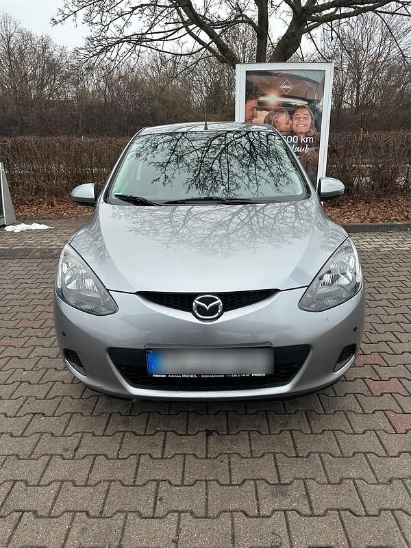 Grau Gebraucht 2010 Mazda 2 Kleinwagen | 3.800 € (Fairer Preis) - Bild 1/4