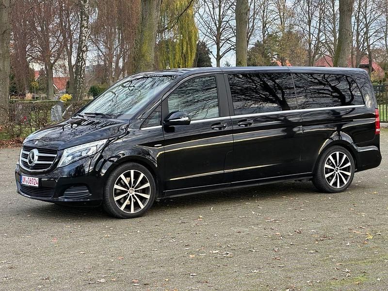 Schwarz Gebraucht 2015 Mercedes V250 Avantgarde Van / Kleinbus | 26.950 € (Superpreis) - Bild 1/4