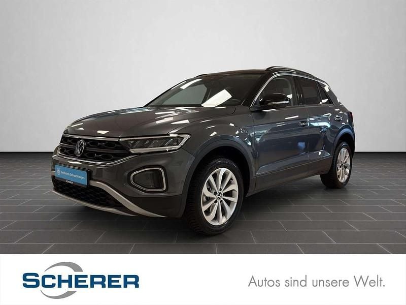 Schwarz (metallic) Gebraucht 2025 VW T-Roc Life SUV | 27.600 € (Superpreis) - Bild 1/4