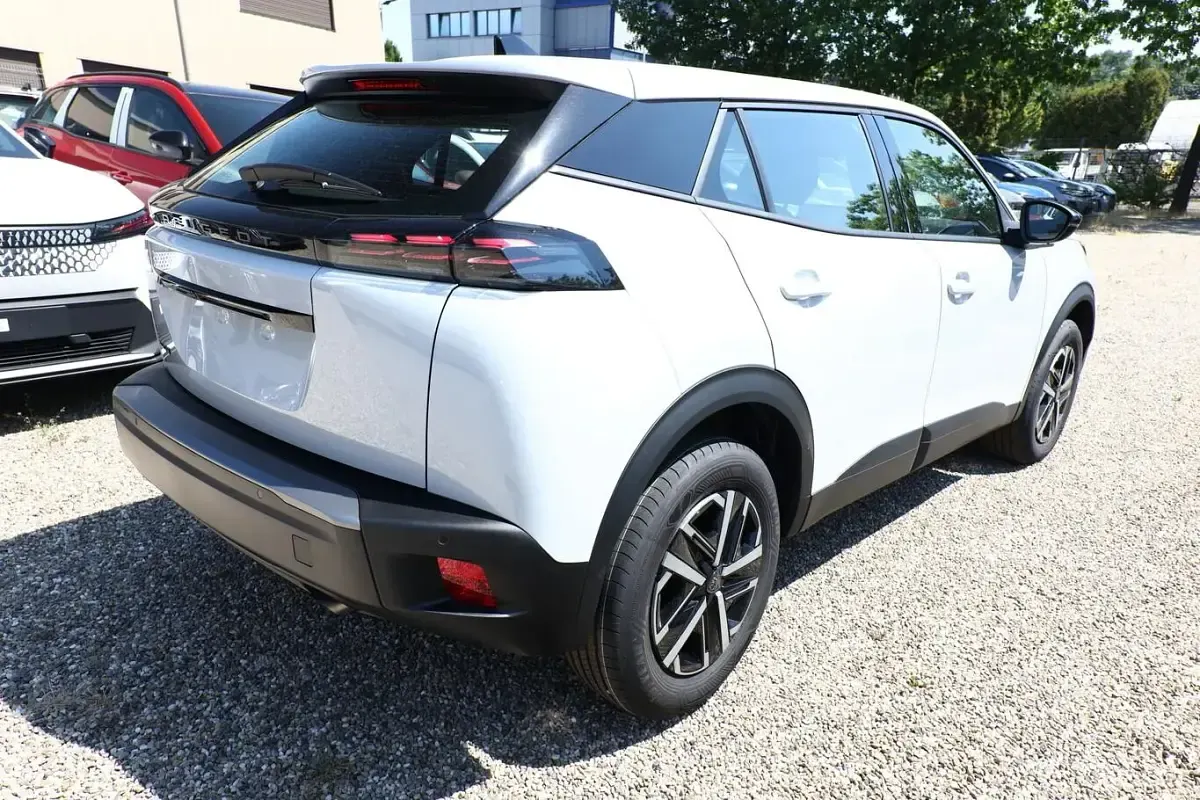 Neu Peugeot 2008 Style 101 PS (74 kW) 2026 Okenite weiß metallic SUV