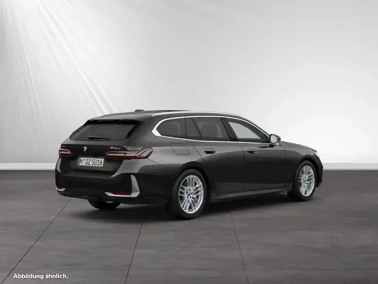 Gebraucht BMW 540 Sport Line 303 PS (222 kW) 2025 Sophistograu brillanteffekt metallic Kombi