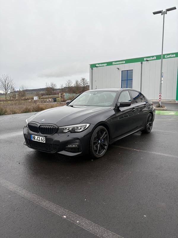 Schwarz Gebraucht 2019 BMW 330 M Sport Limousine | 29.000 € (Guter Preis) - Bild 1/4
