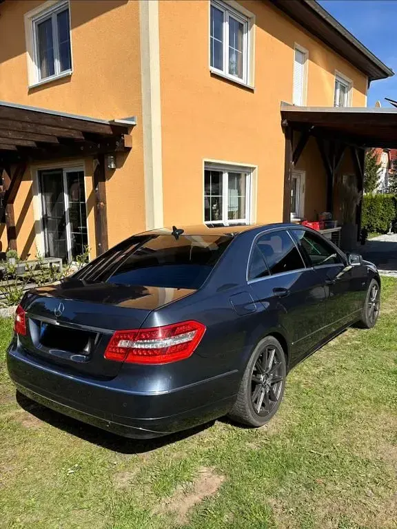 Gebraucht Mercedes E220 Avantgarde 170 PS (125 kW) 2011 Grau Limousine