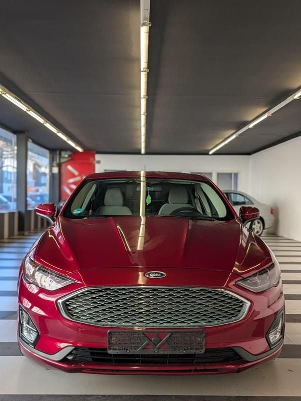 Gebraucht Ford Fusion 178 PS (130 kW) 2018 Rot Limousine