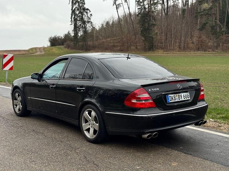 Gebraucht Mercedes E500 Avantgarde 306 PS (225 kW) 2004 Schwarz Limousine