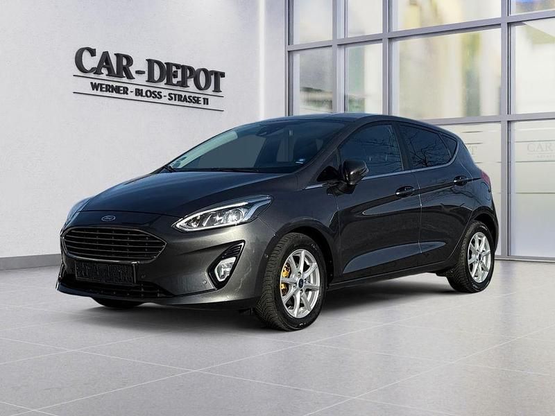 Grau Gebraucht 2018 Ford Fiesta Titanium Limousine | 11.999 € (Fairer Preis) - Bild 1/4