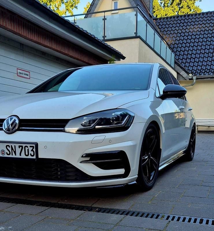 Weiß Gebraucht 2019 VW Golf Coupé | 17.790 € - Bild 1/4