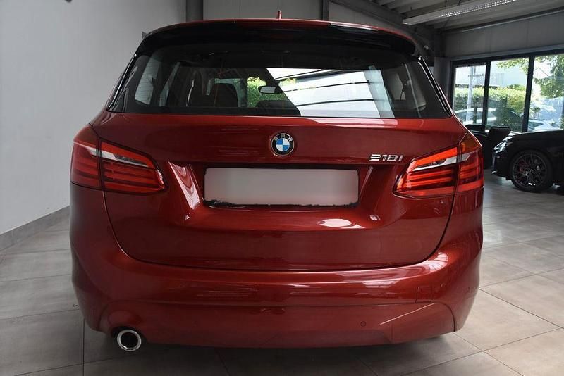 Gebraucht BMW 218 Active Tourer Advantage 140 PS (102 kW) 2019 Rot metallic Van / Kleinbus